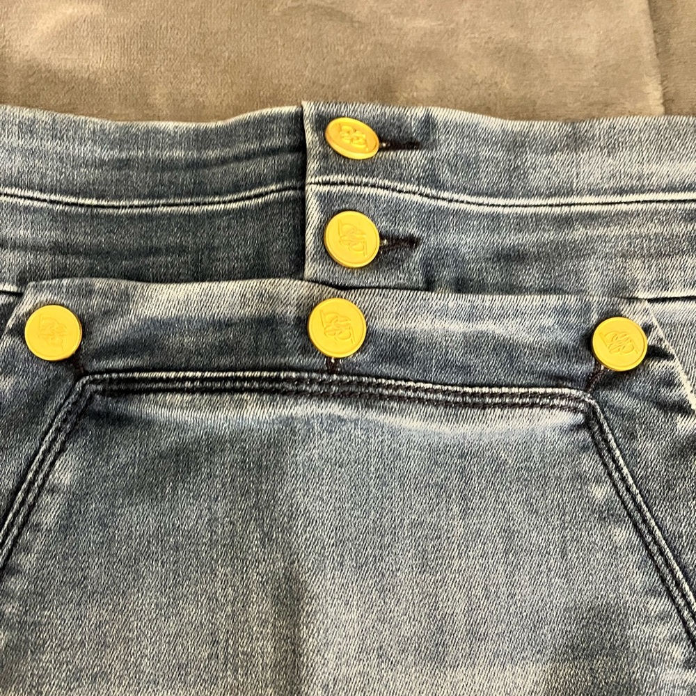 bebe High Rise Blue Jeanskirt with Gold Buttons